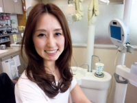 浜松市中区在住・永田佳沙様。歯並びがきれいだと清潔感があって、笑顔がより引き立ちますね。