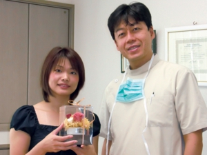 治療を終えられた大石様（写真左）と院長の伊藤（写真右）
