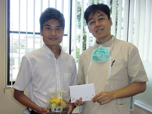 治療を終えられた佐和様（写真左）と院長の伊藤（写真右）