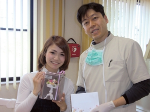 治療を終えられた加藤様（写真左）と院長の伊藤（写真右）