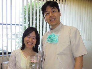 治療を終えられた鈴木様（写真左）と院長の伊藤（写真右）