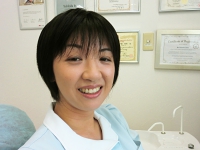 浜松市中区在住・永田佳沙様。歯並びがきれいだと清潔感があって、笑顔がより引き立ちますね。